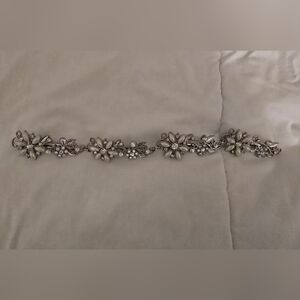 Elegant Floral Silver Hairpiece